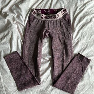 Gym shark leggings